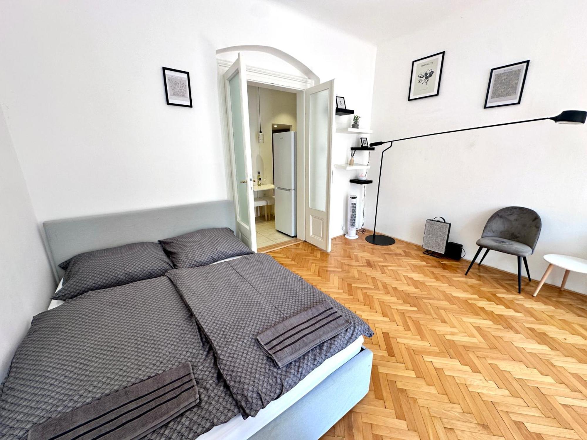 Fantastic Location! Superhost 5 Star *